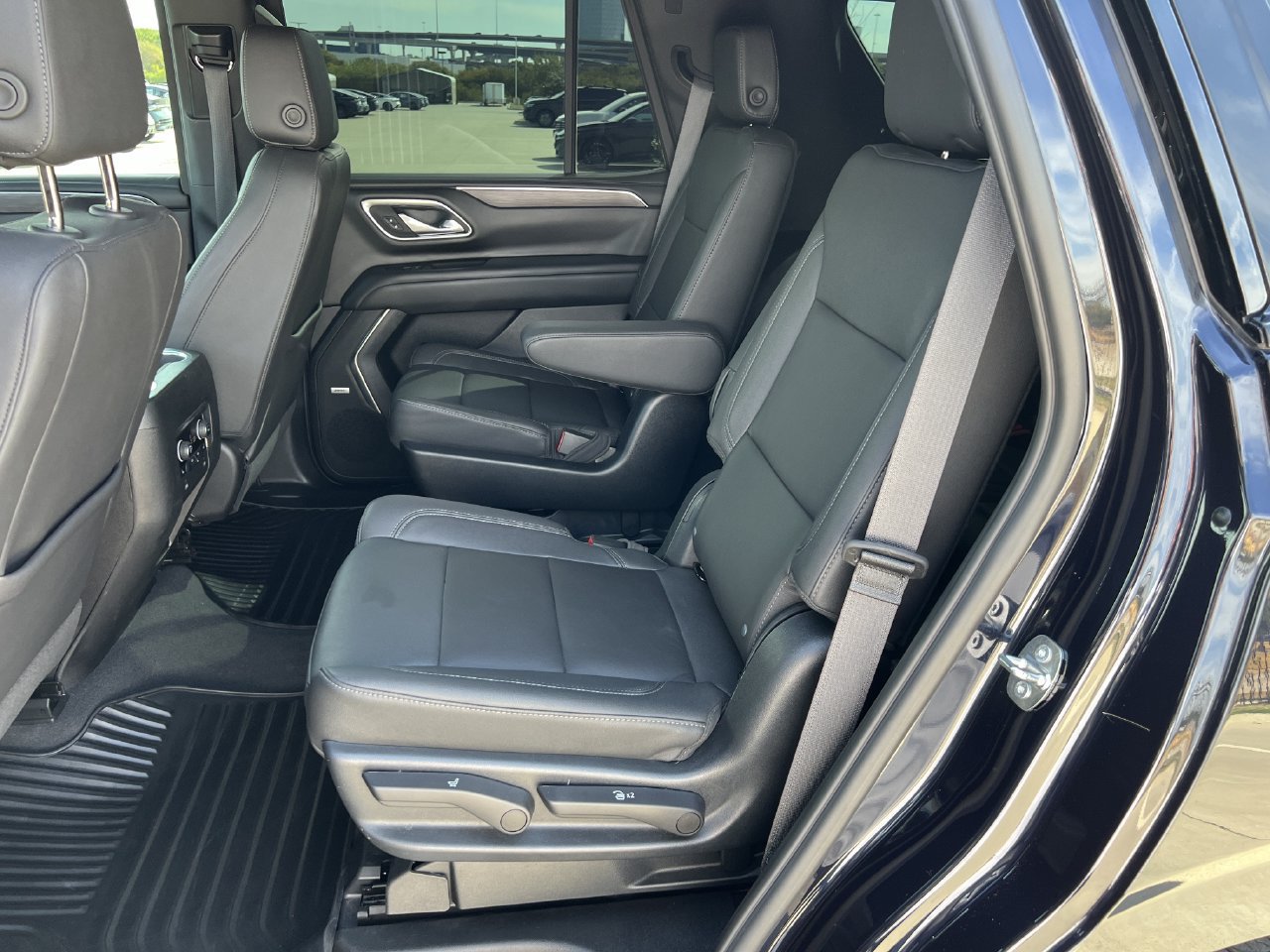 Used 2023 Chevrolet Tahoe Z71 w/ Luxury Package AWD/4WD image 23