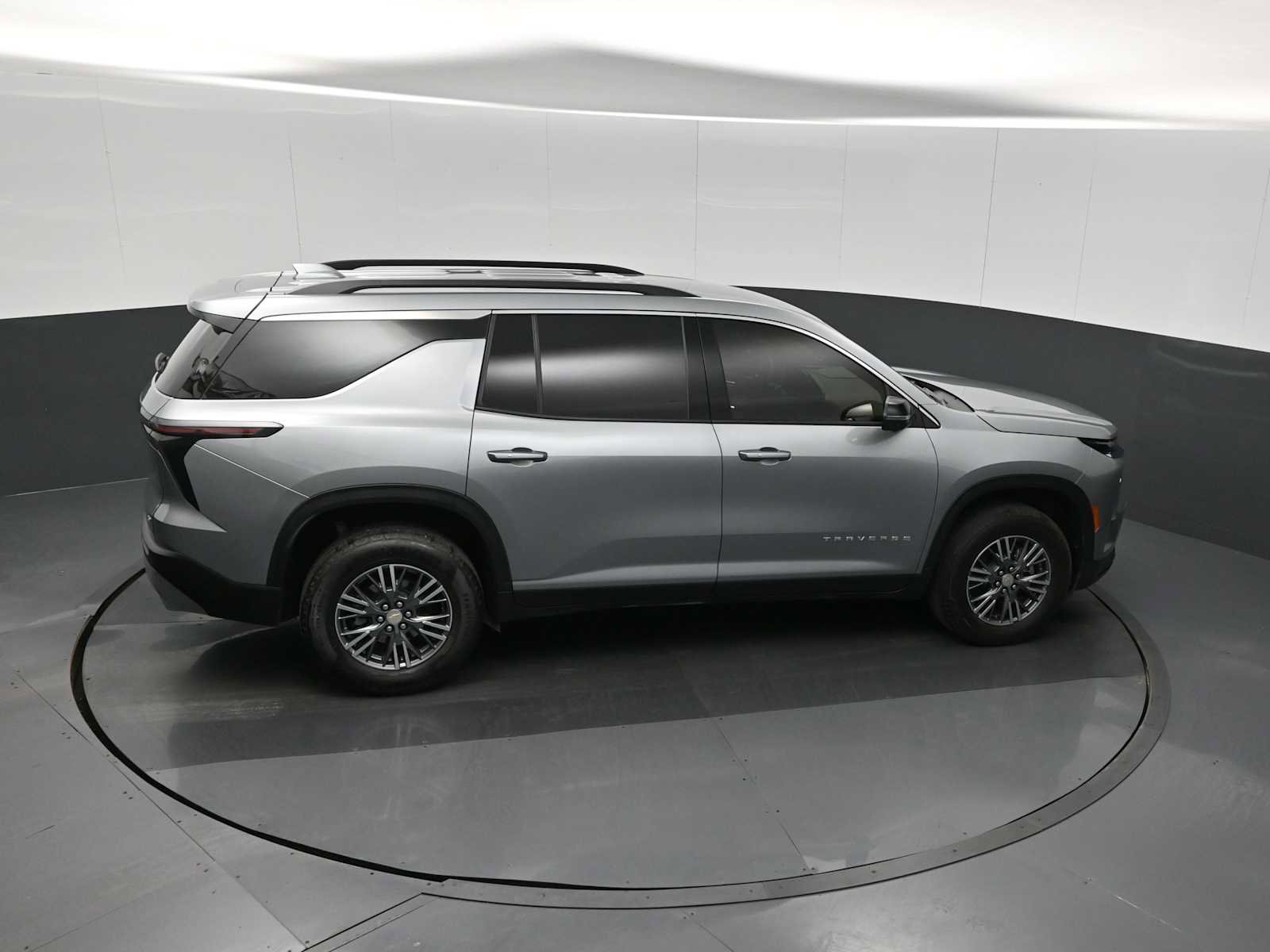 Used 2024 Chevrolet Traverse LT image 24