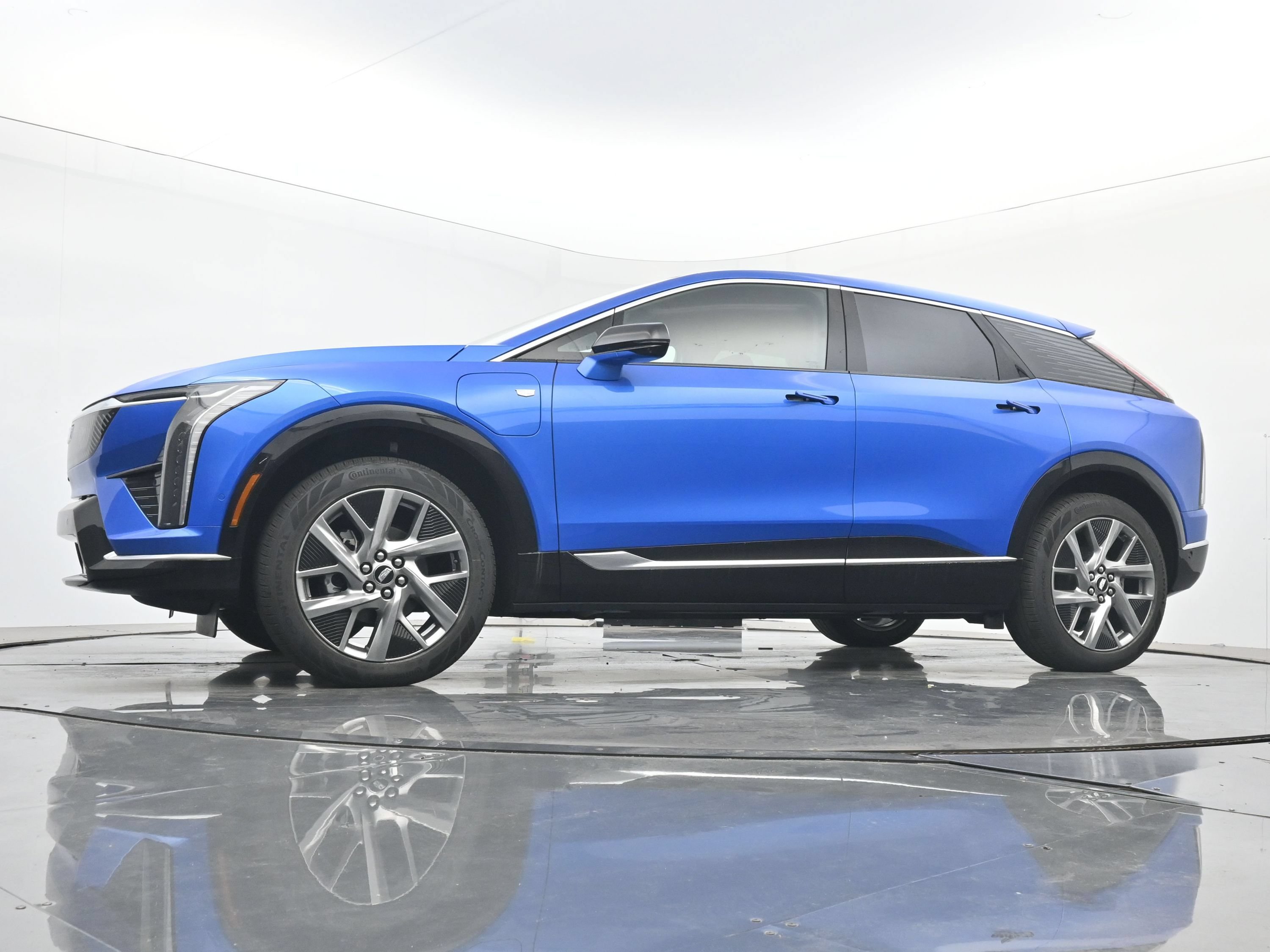 New 2026 Cadillac Optiq Luxury 1 w/ LPO, Floor Liner Package AWD/4WD image 16