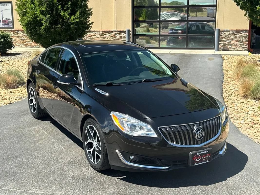 Used 2017 Buick Regal Sport Touring FWD image 41