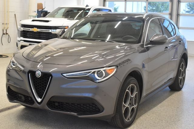 Used 2018 Alfa Romeo Stelvio Ti AWD/4WD image 9