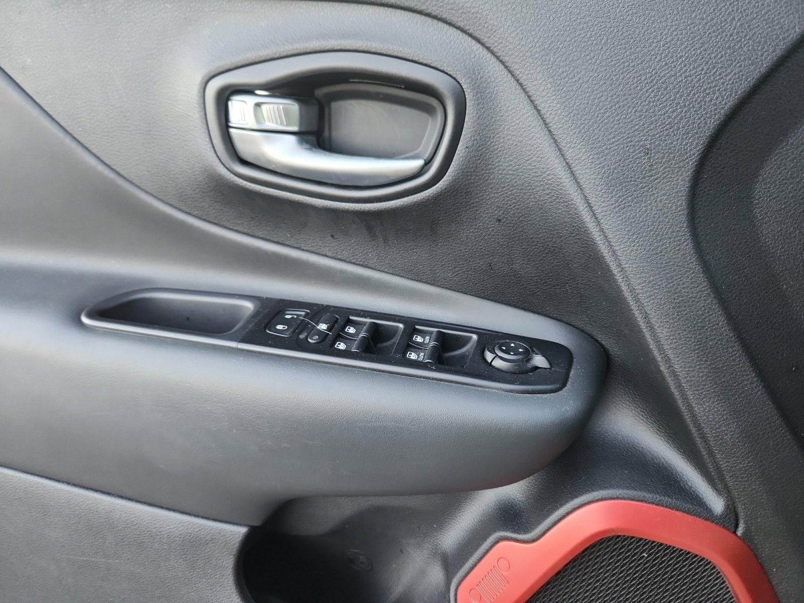 Used 2021 Jeep Renegade Trailhawk image 14