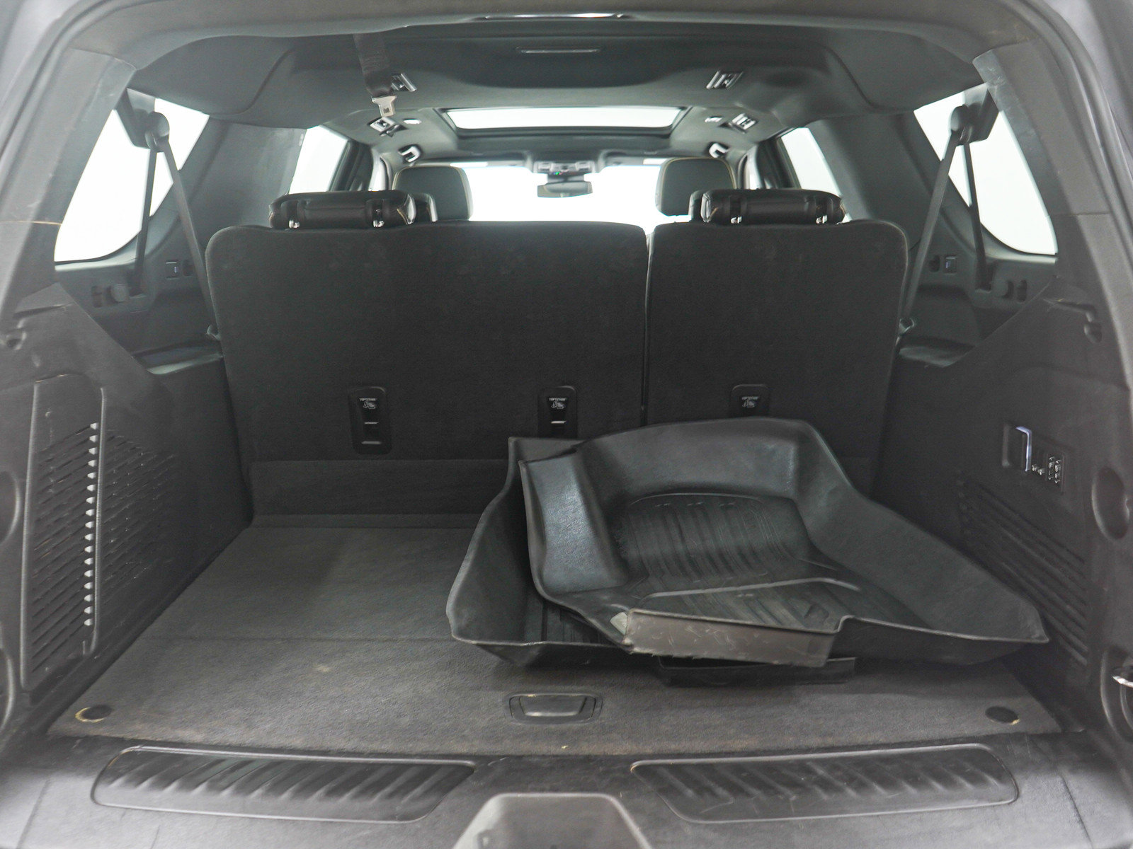 Used 2023 GMC Yukon XL SLT image 11