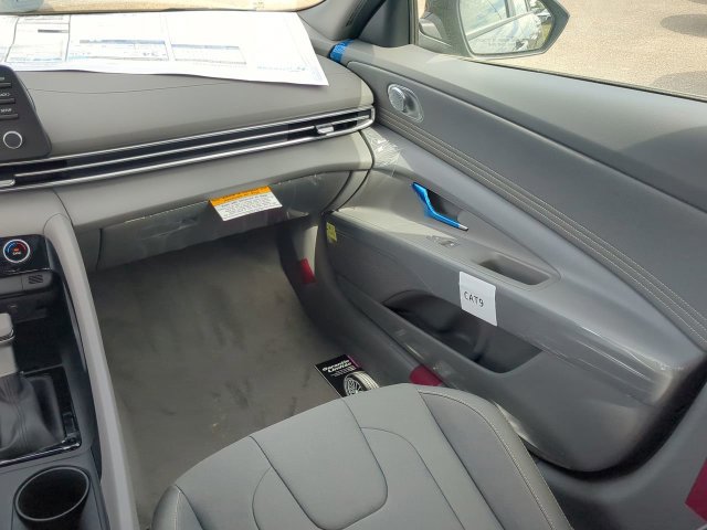 Certified 2025 Hyundai Elantra Sport FWD image 16