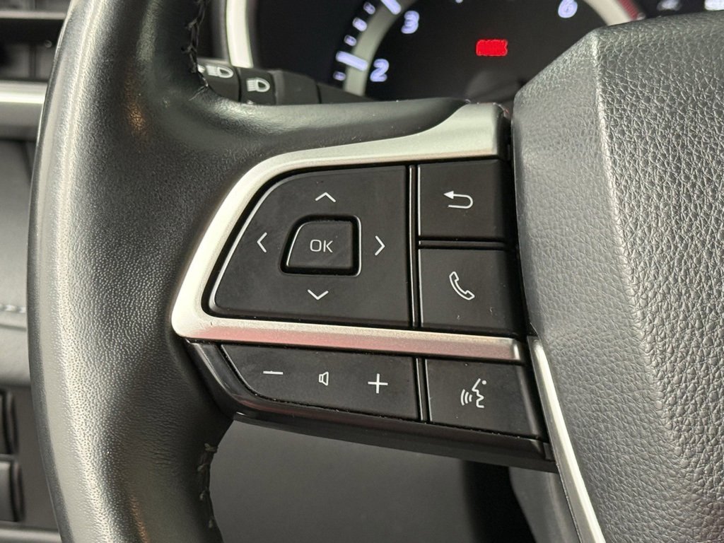 Used 2024 Toyota Highlander LE image 22
