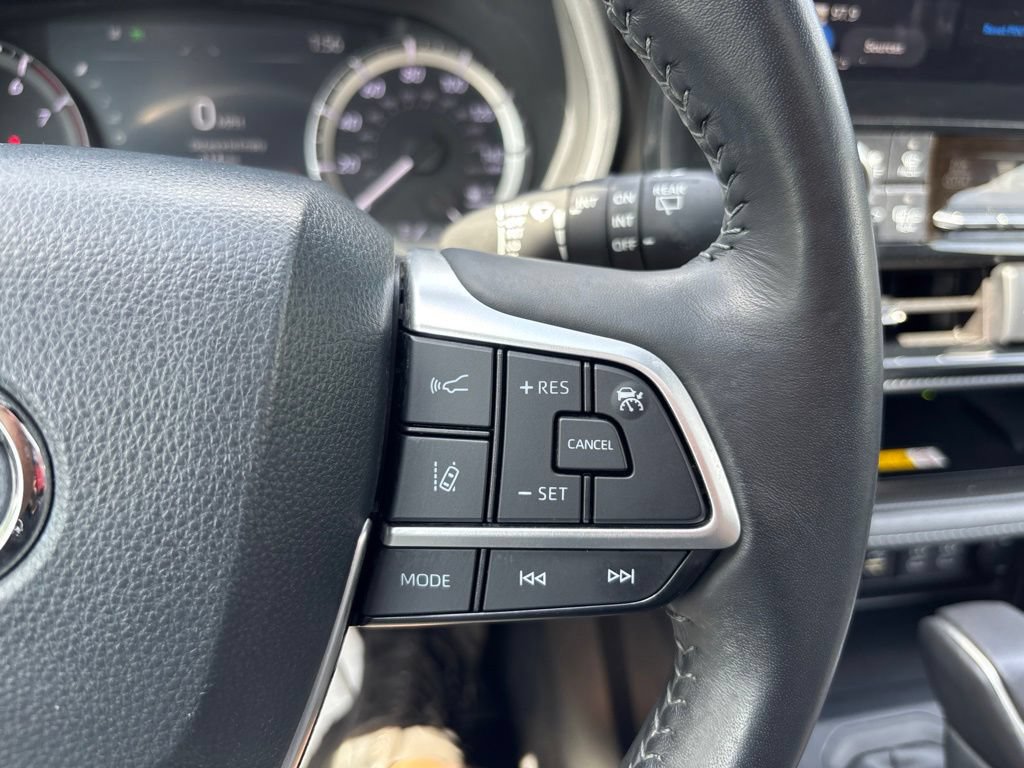 Used 2024 Toyota Highlander XSE AWD/4WD image 29