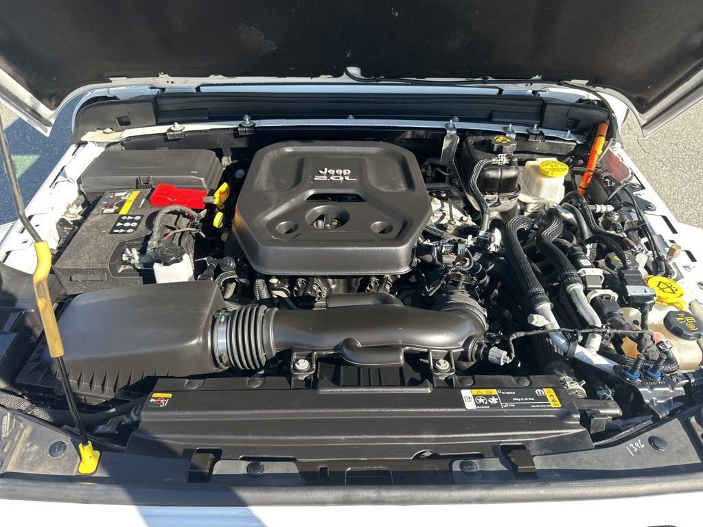 Used 2022 Jeep Wrangler Unlimited Sahara image 32