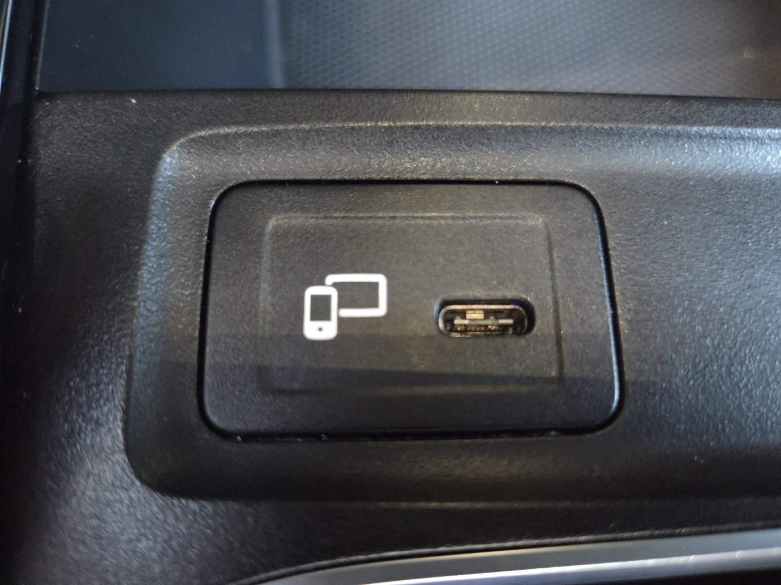 Used 2022 Mercedes-Benz GLB 250 4MATIC image 9