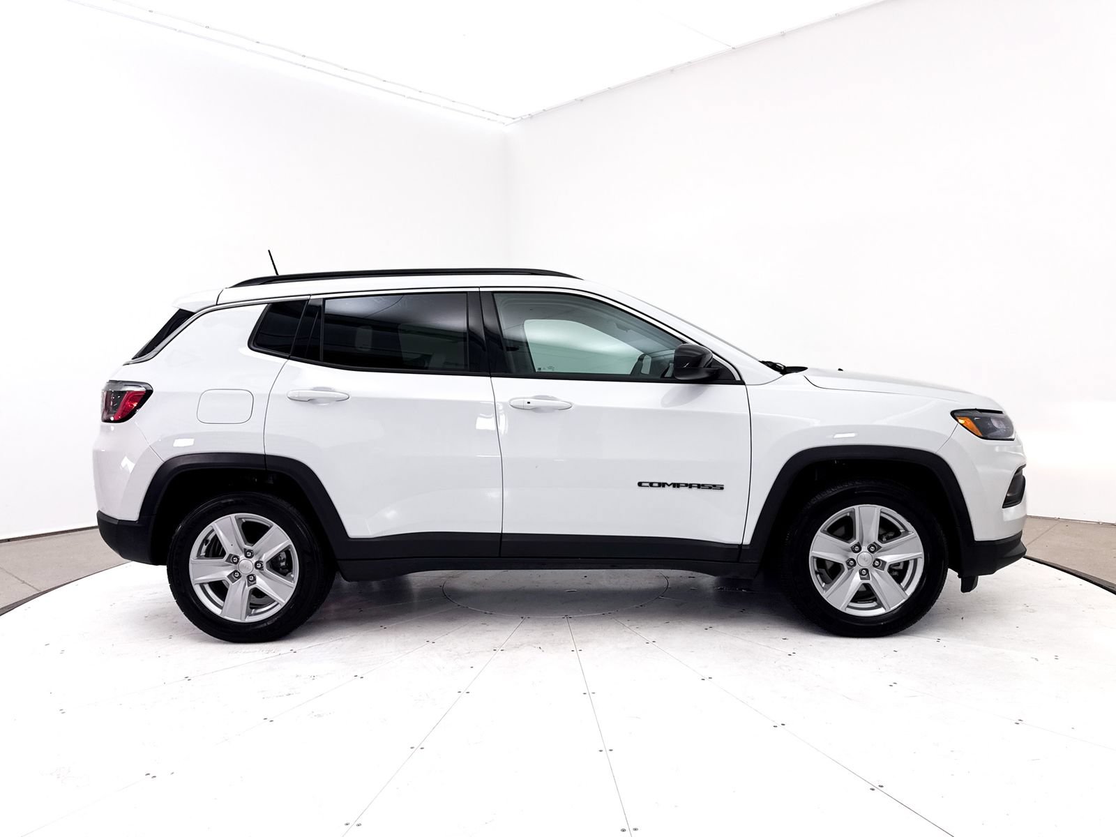 Used 2022 Jeep Compass Latitude w/ Sun and Sound Group FWD image 37