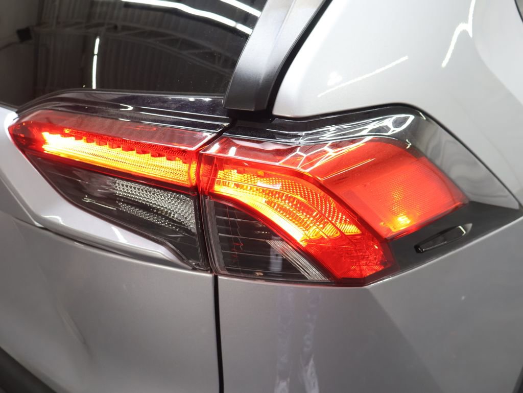 Used 2022 Toyota RAV4 LE image 31