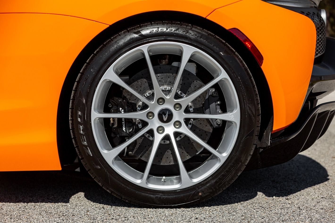 Used 2024 McLaren Artura RWD image 40