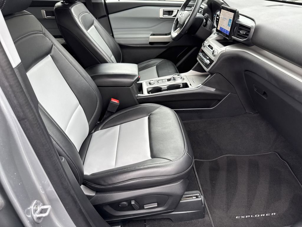 Used 2022 Ford Explorer XLT w/ Equipment Group 202A image 13