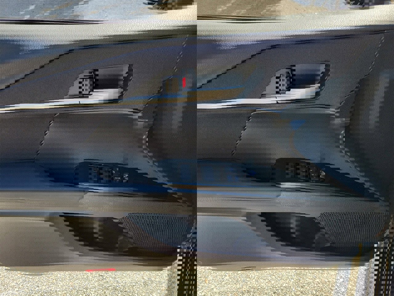 Used 2025 Toyota Camry LE image 13