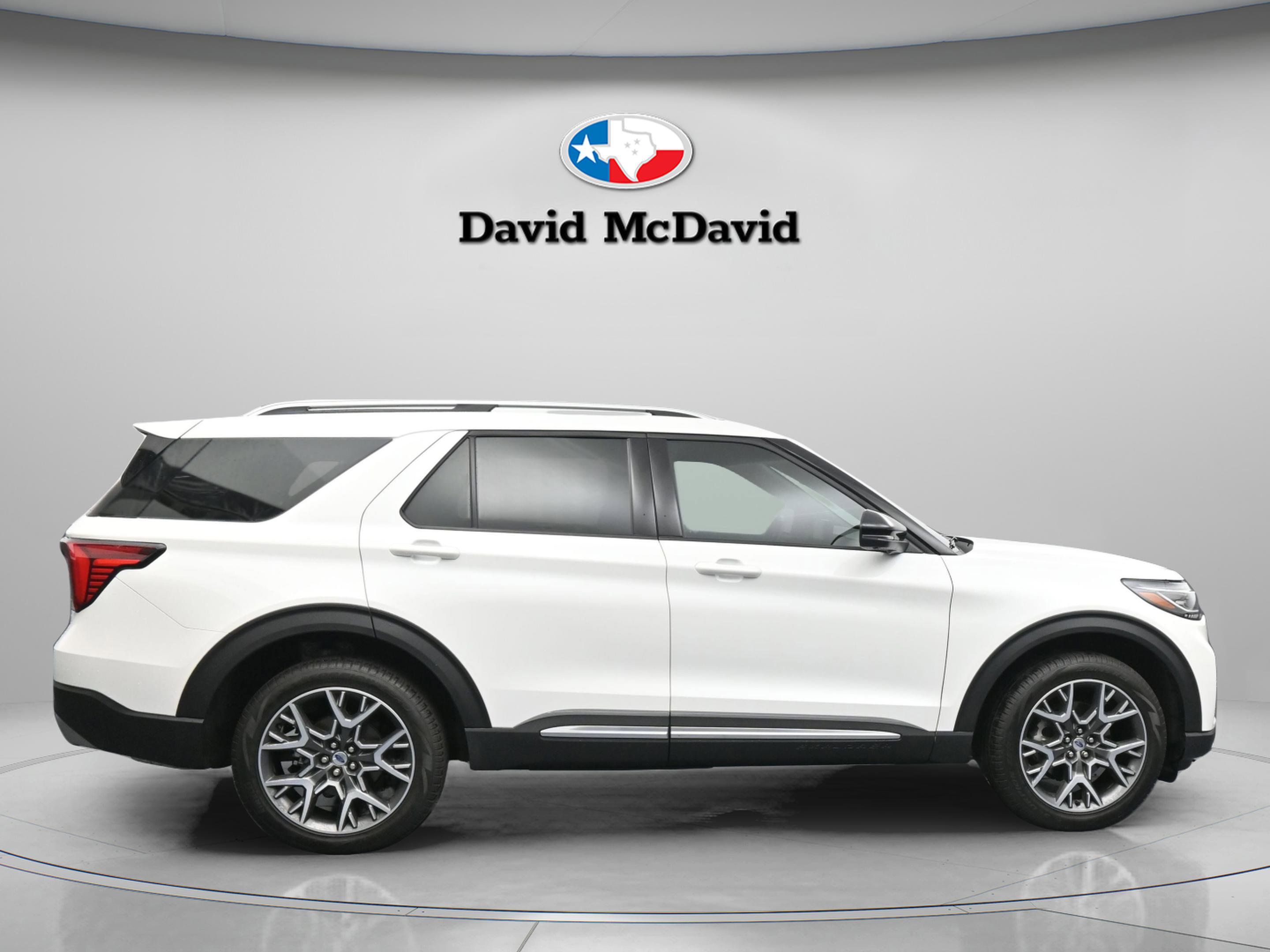 Used 2025 Ford Explorer Platinum w/ Ultimate Package image 9
