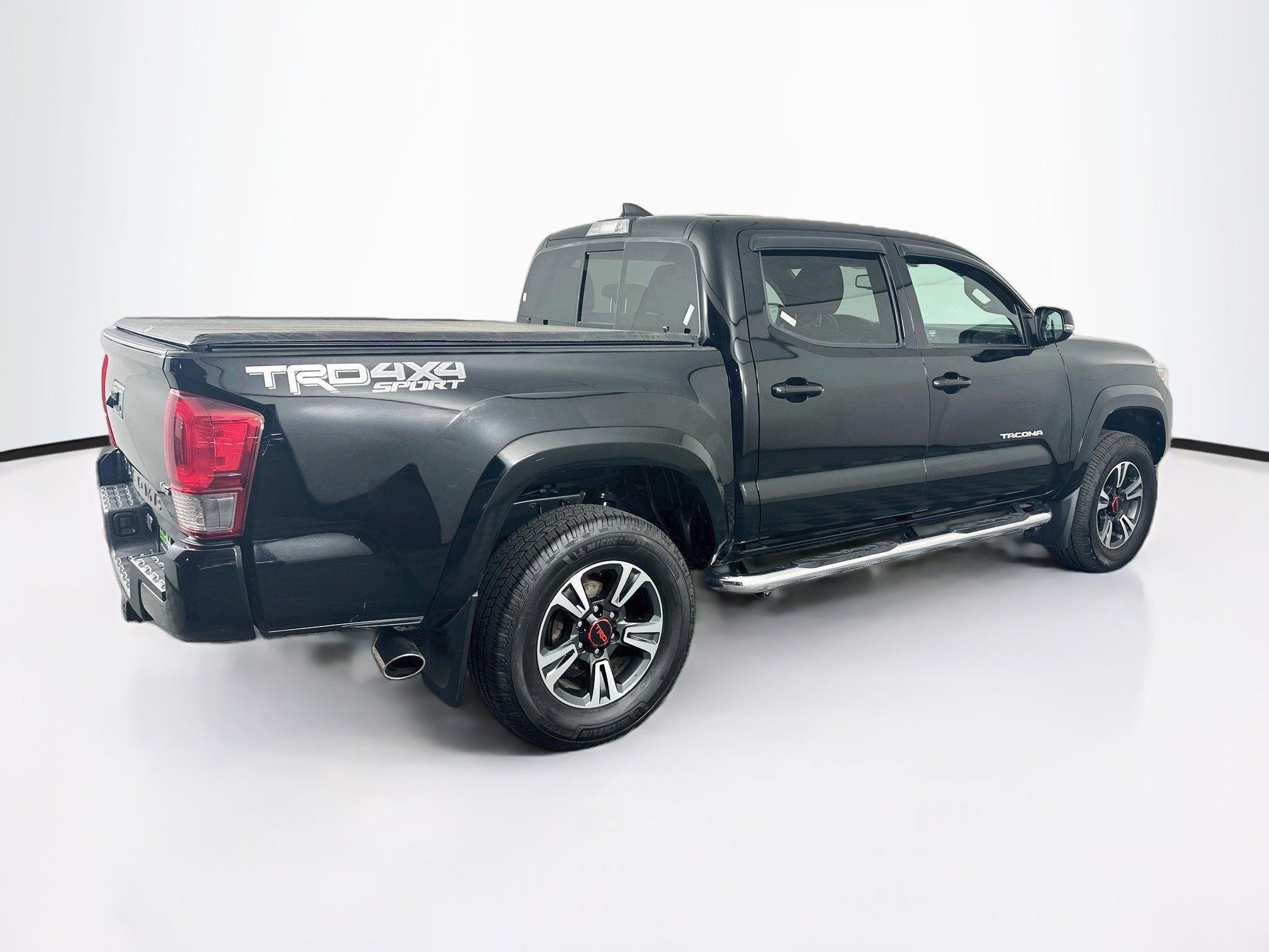 Used 2017 Toyota Tacoma TRD Sport w/ Tow Package (A/T) AWD/4WD image 9