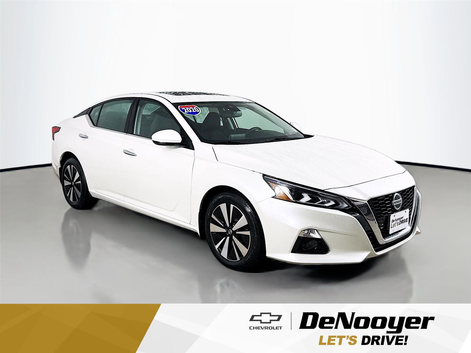 Used 2020 Nissan Altima 2.5 SV image 1