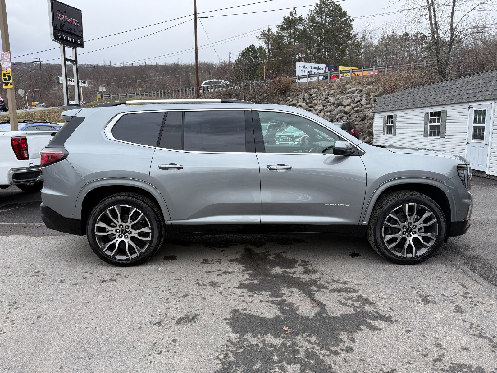 New 2026 GMC Acadia Denali Ultimate w/ LPO, Rugged Package image 6