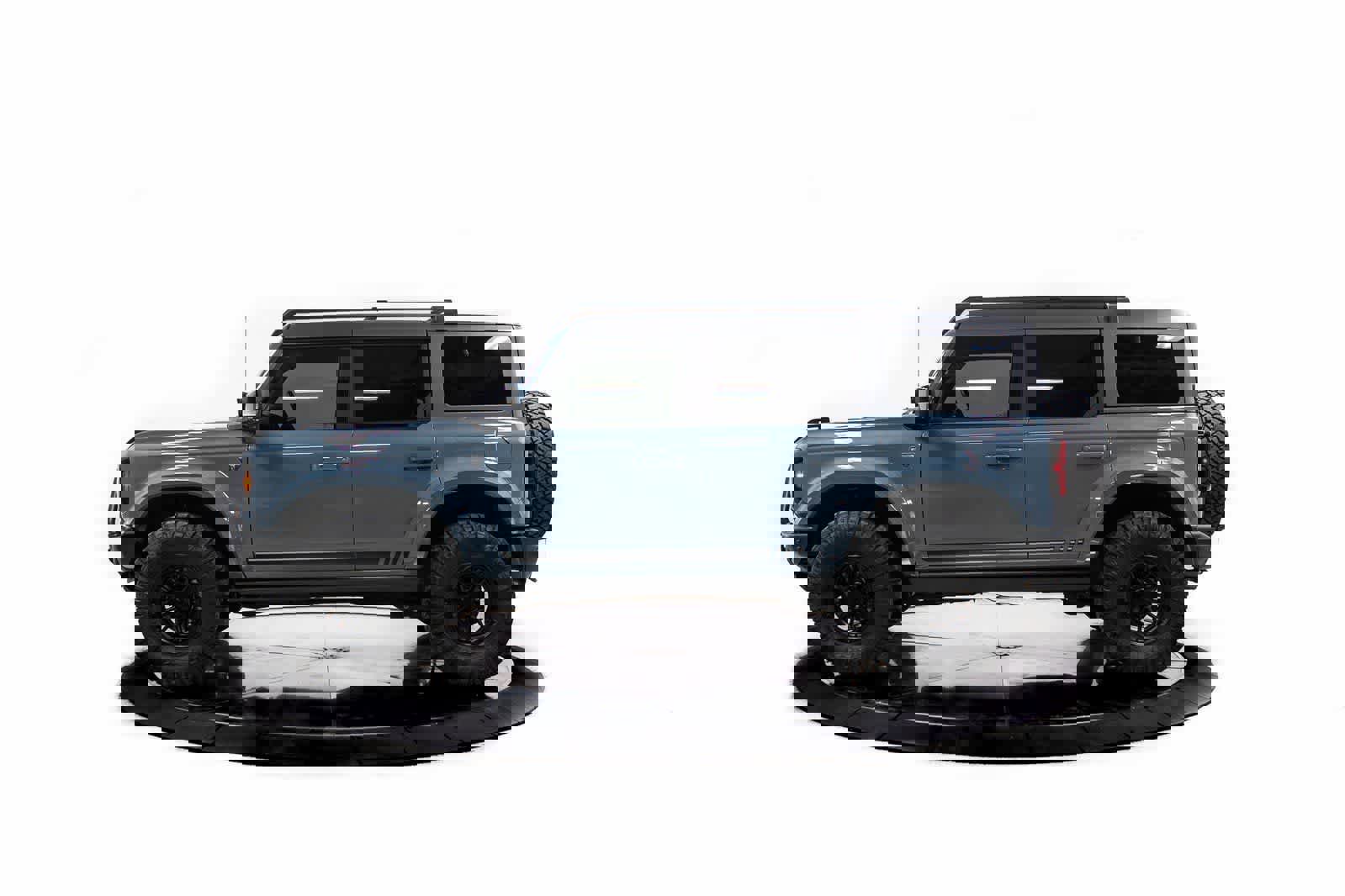 Used 2021 Ford Bronco First Edition image 2