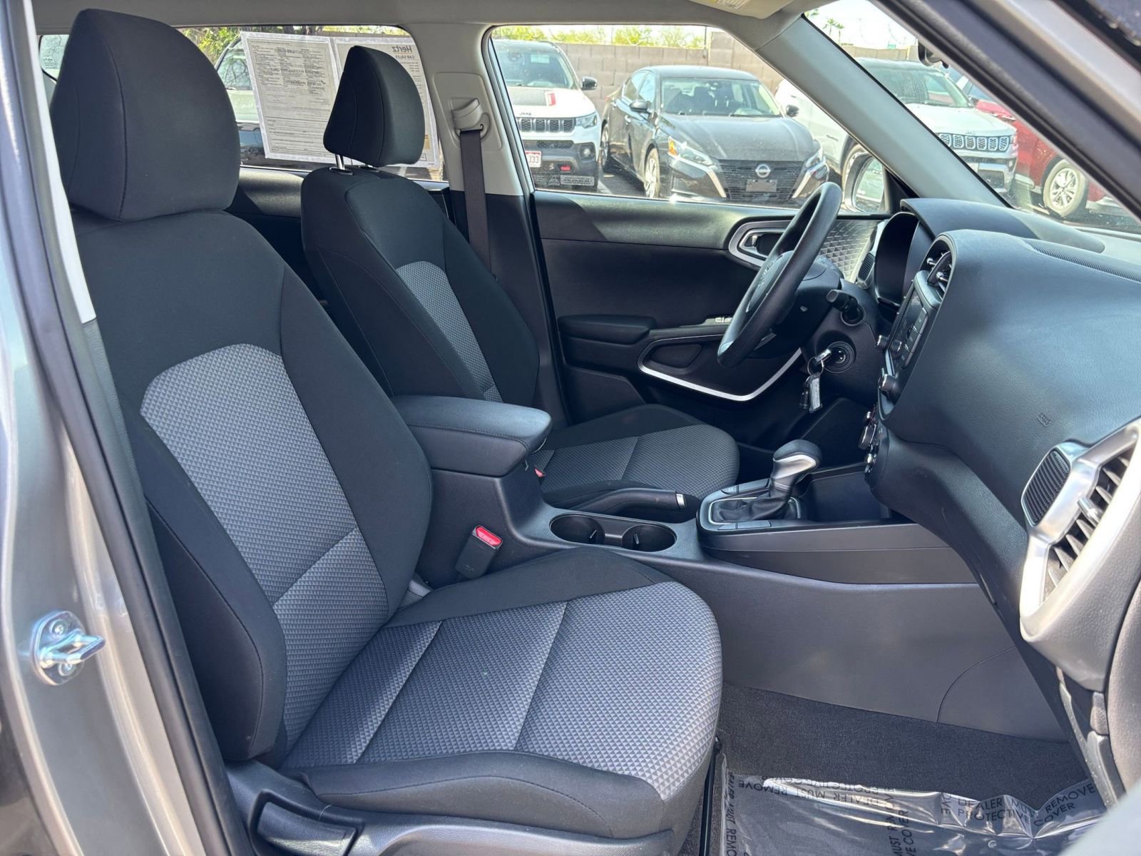 Used 2025 Kia Soul LX w/ LX Technology Package FWD image 34