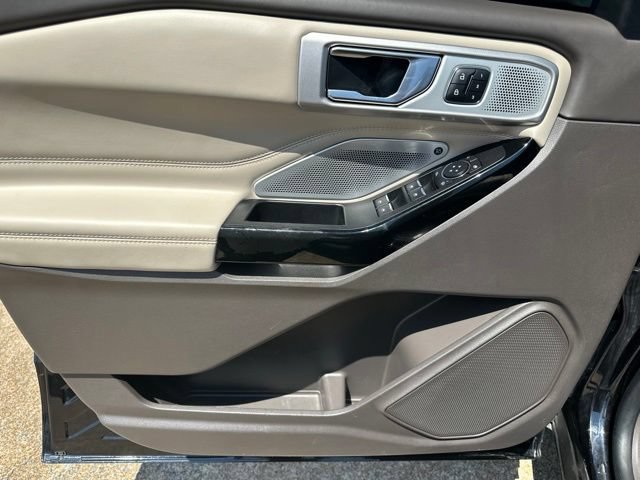 Used 2022 Ford Explorer Platinum w/ Equipment Group 601A AWD/4WD image 12