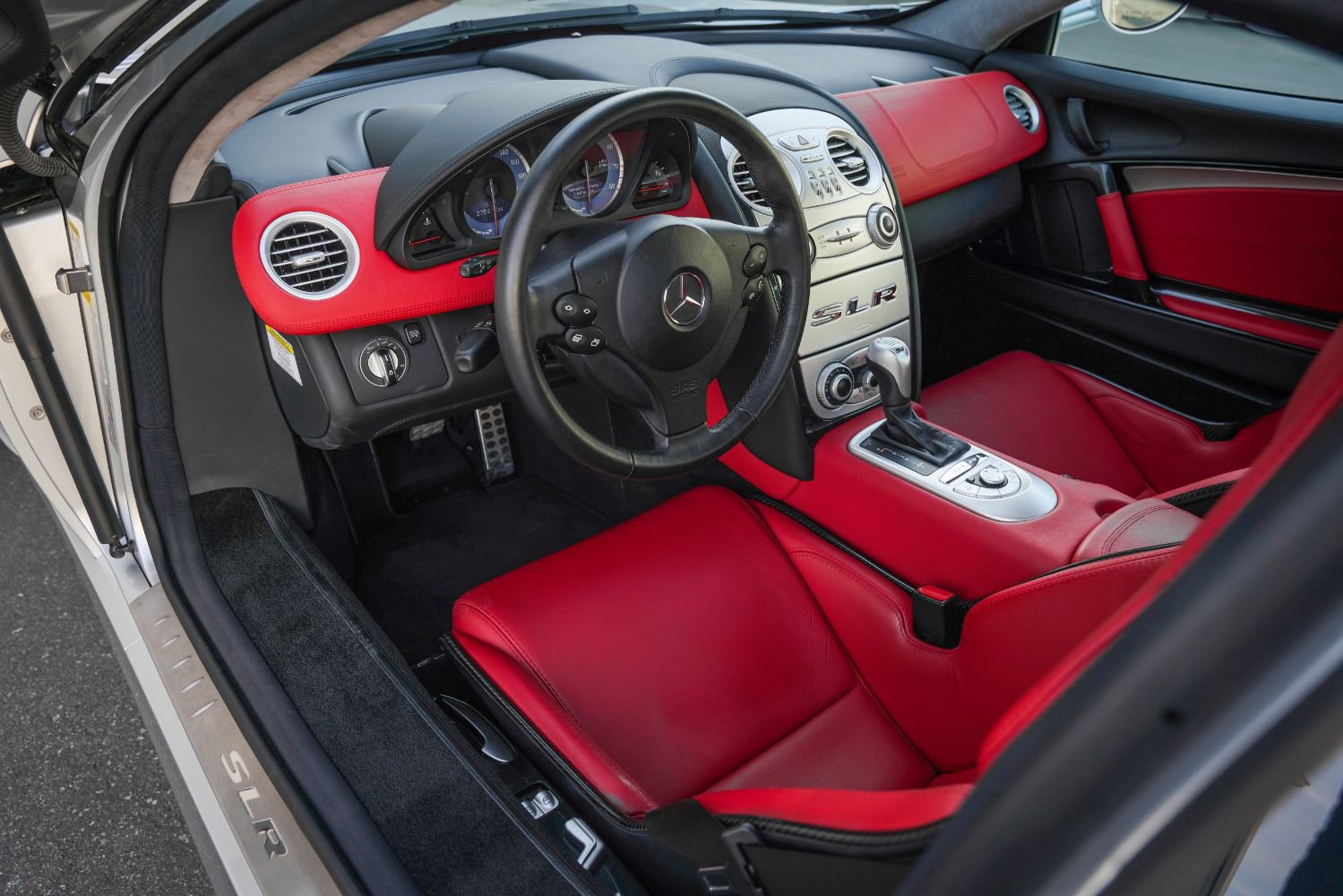 Used 2005 Mercedes-Benz SLR Coupe image 3