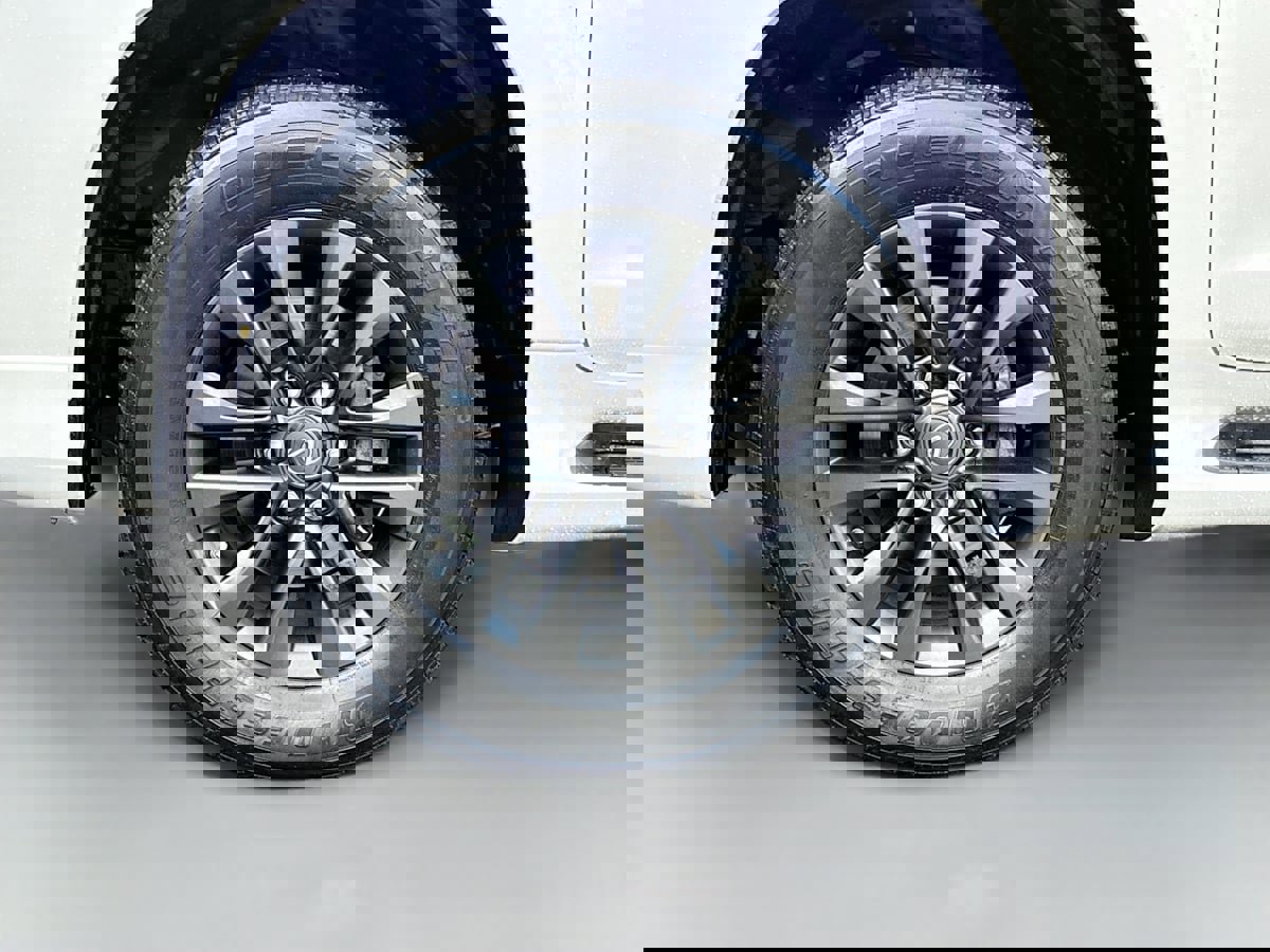 Used 2023 Lexus GX 460 Premium image 32