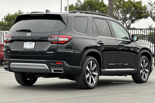 Used 2025 Honda Pilot Touring image 4