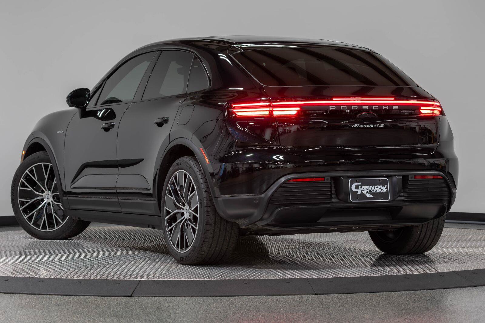 Used 2025 Porsche Macan 4S Electric AWD/4WD image 28