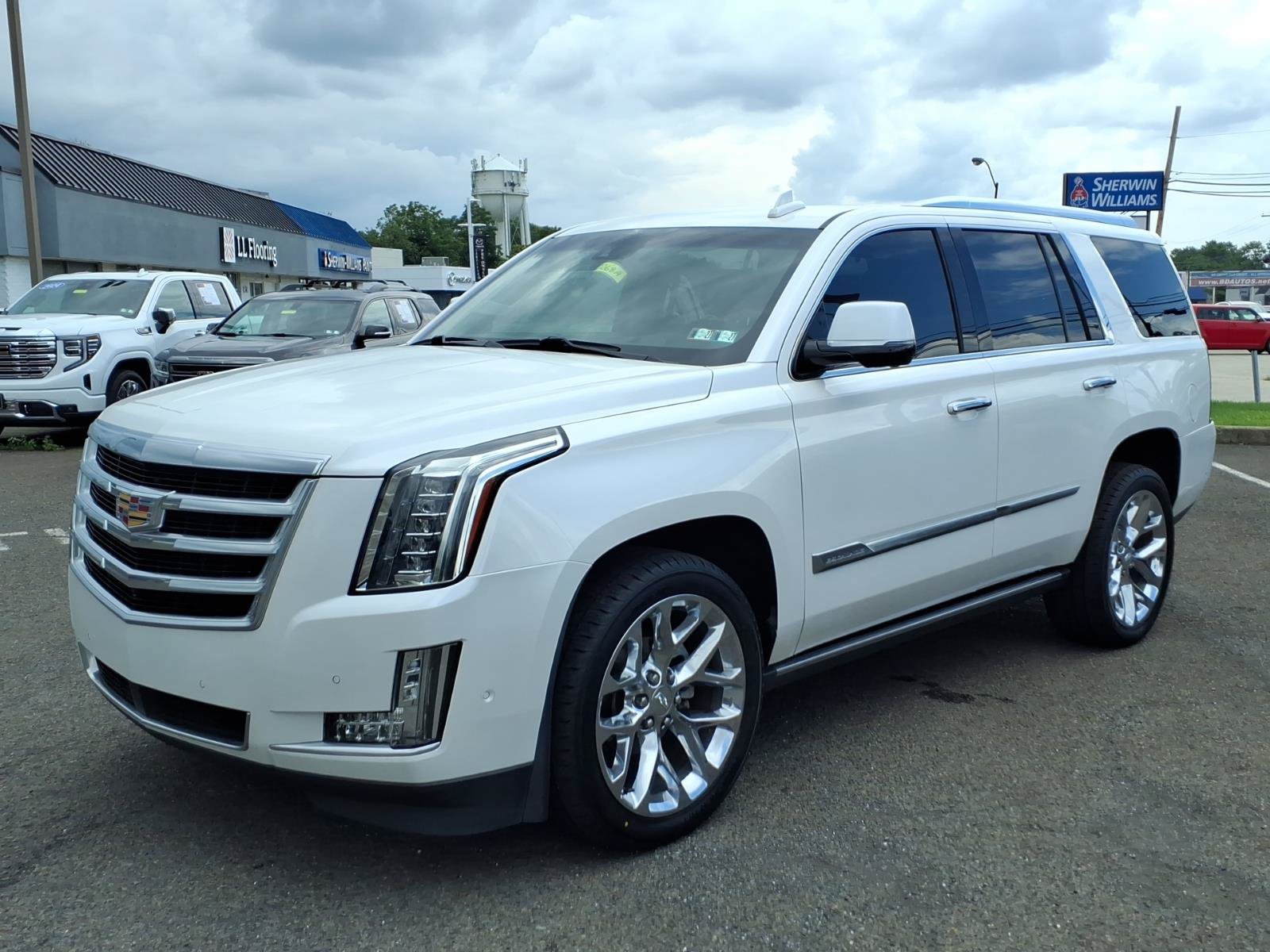 Used 2019 Cadillac Escalade Premium Luxury AWD/4WD image 8