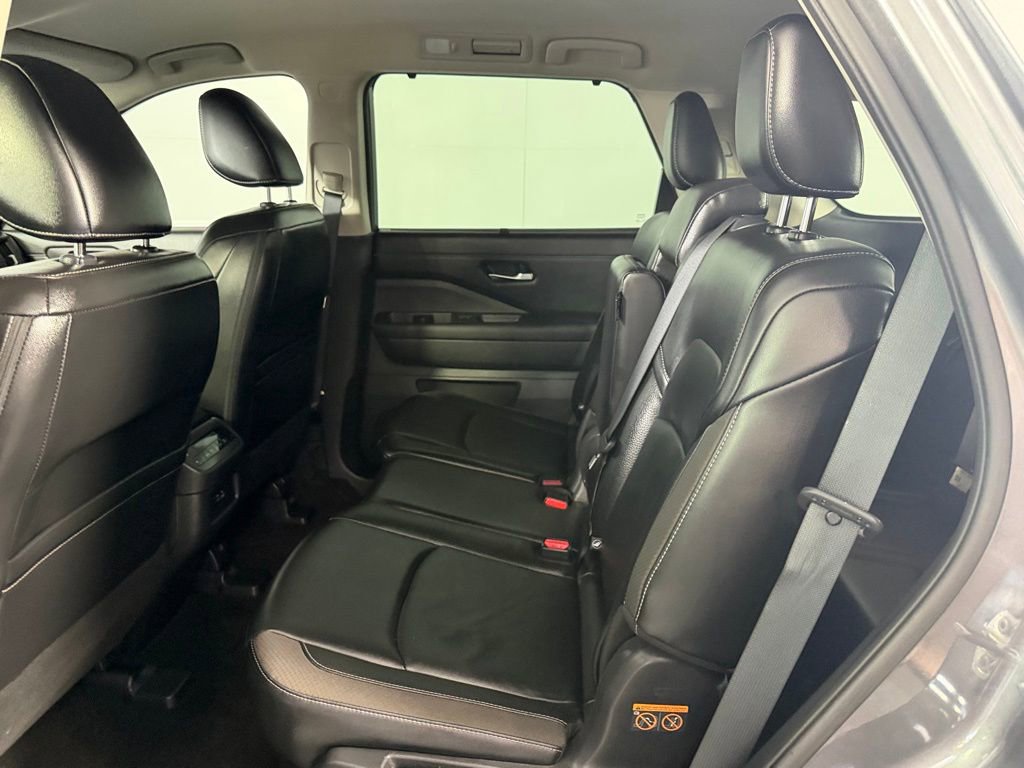 Used 2023 Nissan Pathfinder SL image 25