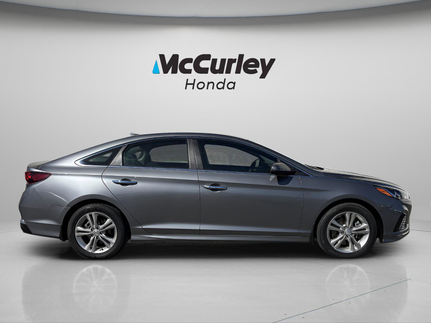 Used 2019 Hyundai Sonata SEL w/ Tech Package 02 FWD image 2