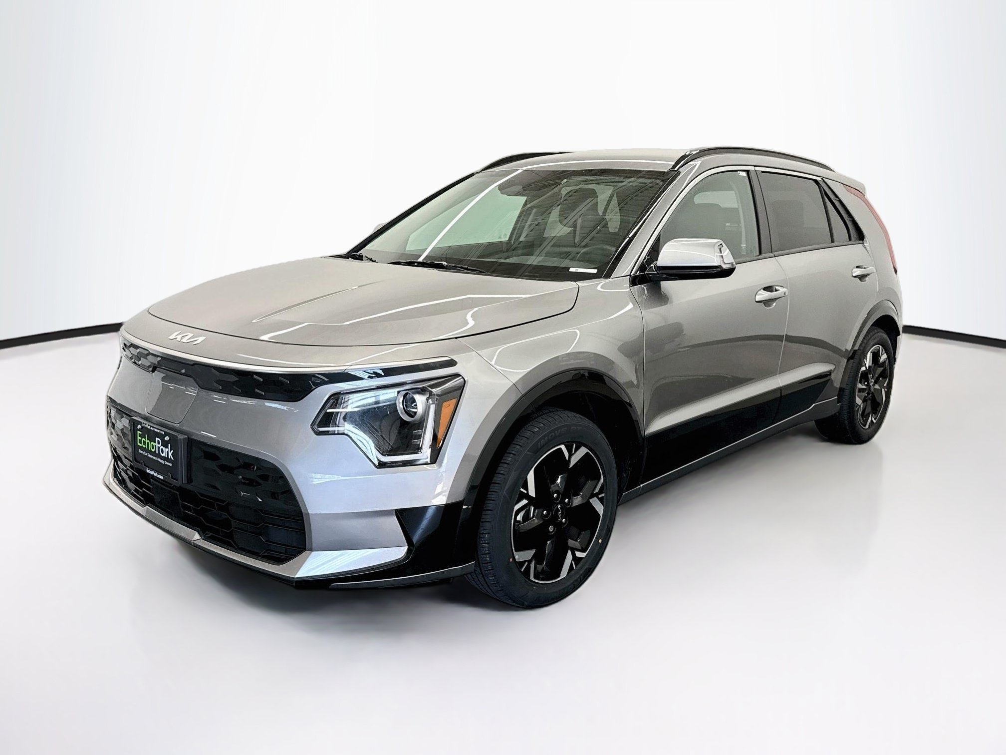 Used 2023 Kia Niro Wind w/ Wind Preserve Package FWD image 3
