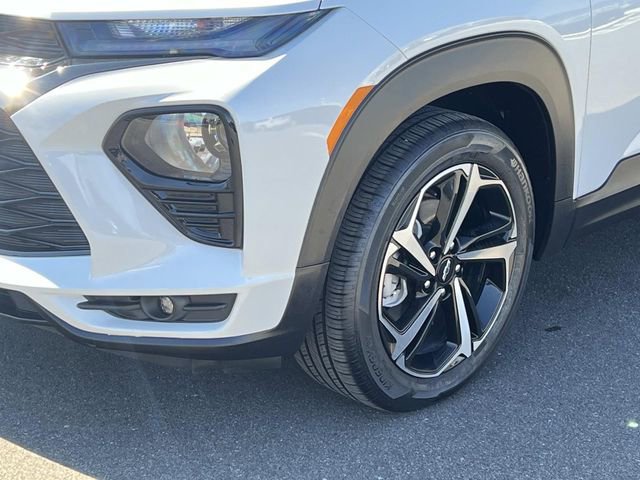 Used 2023 Chevrolet TrailBlazer RS w/ Sun and Liftgate Package FWD image 9