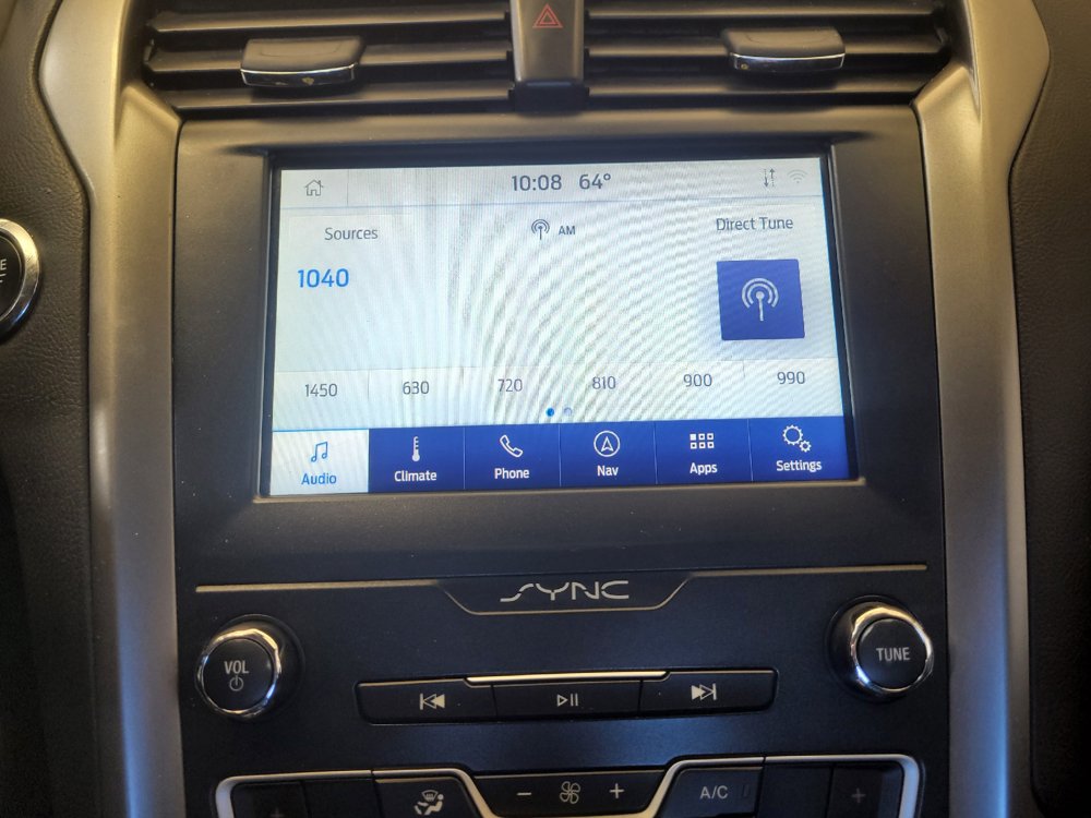 Used 2020 Ford Fusion SE FWD image 25