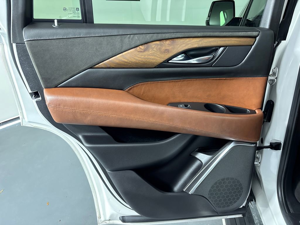 Used 2020 Cadillac Escalade Premium Luxury image 32