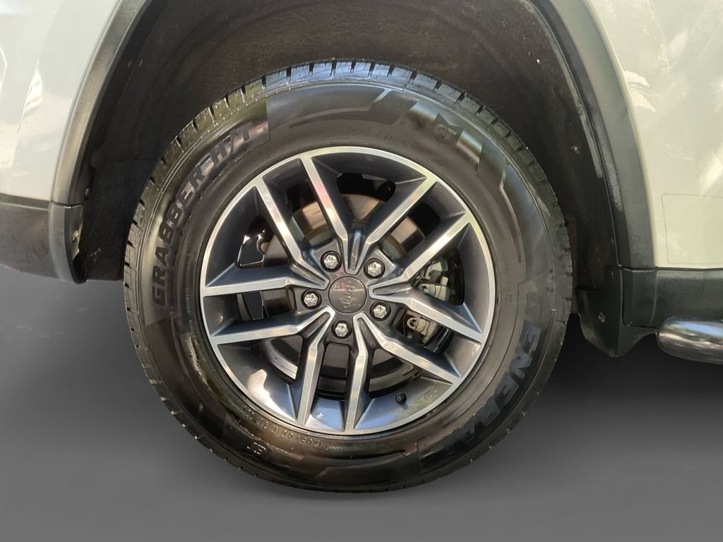 Used 2019 Jeep Grand Cherokee Laredo w/ Laredo X Package AWD/4WD image 10