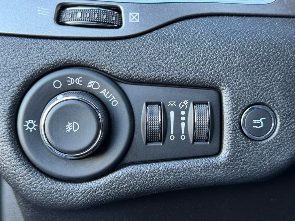 Used 2020 Jeep Cherokee Limited image 17