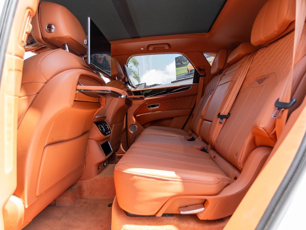 Used 2022 Bentley Bentayga AWD/4WD image 18