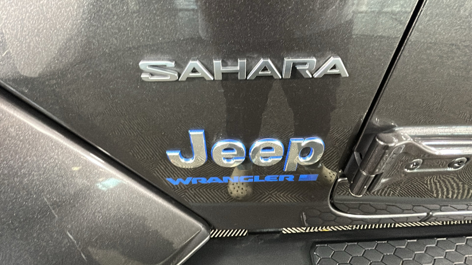 Used 2024 Jeep Wrangler Unlimited Sahara w/ Safety Group AWD/4WD image 11
