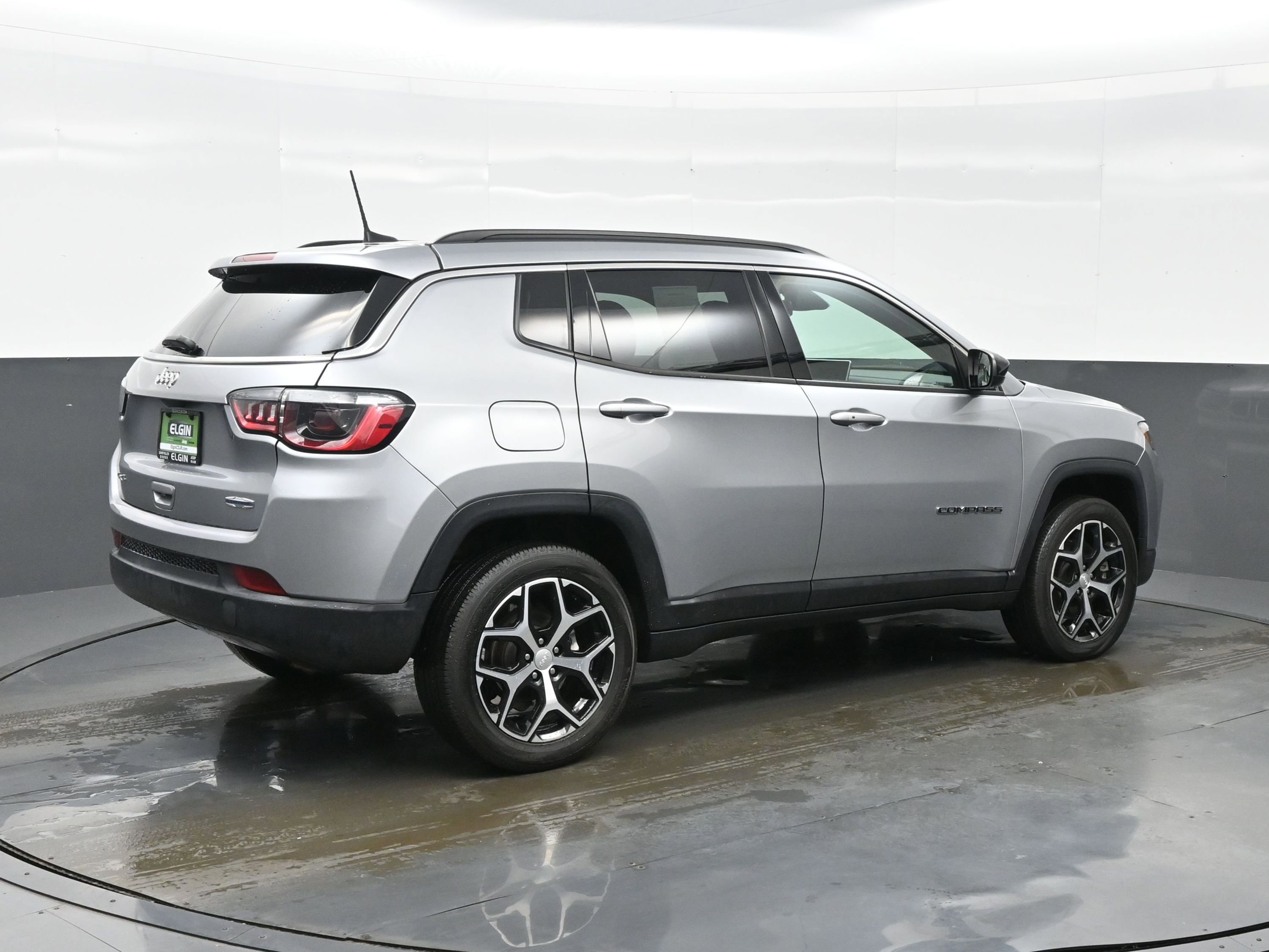Used 2024 Jeep Compass Latitude AWD/4WD image 6