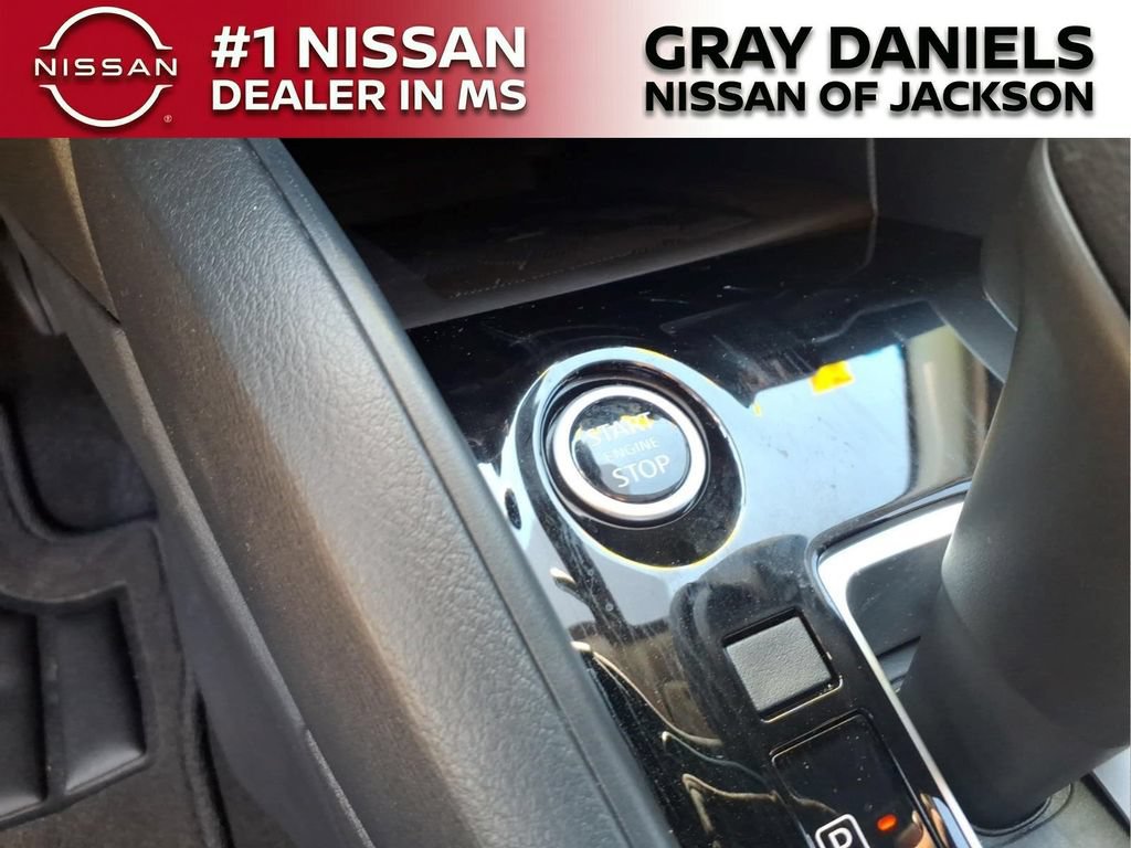 New 2025 Nissan Versa SV w/ Trunk Package FWD image 15
