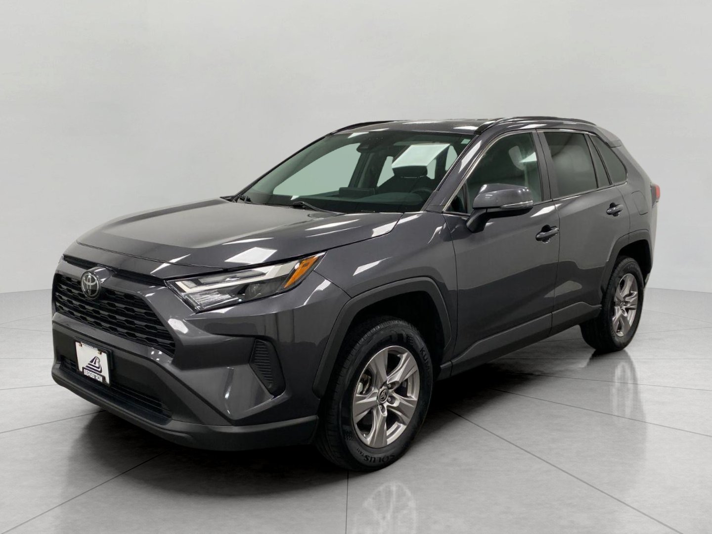 Used 2025 Toyota RAV4 XLE AWD/4WD image 9