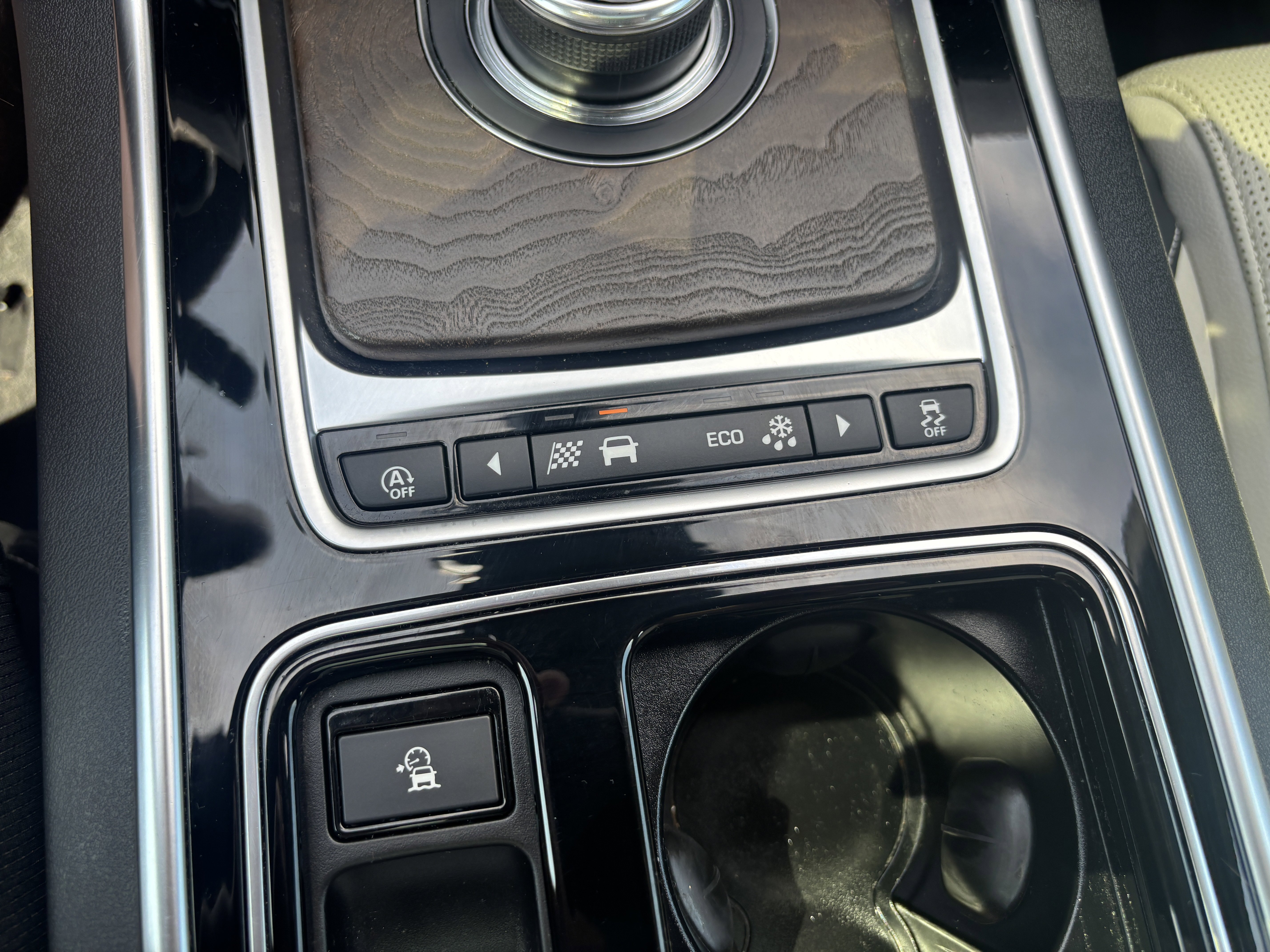 Used 2018 Jaguar XE R-Sport image 28