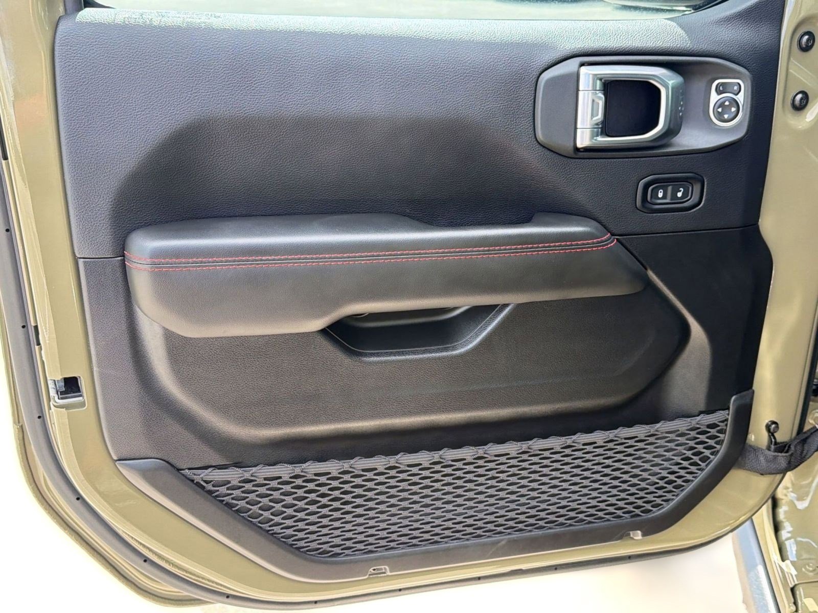 Used 2025 Jeep Wrangler Unlimited Rubicon image 13