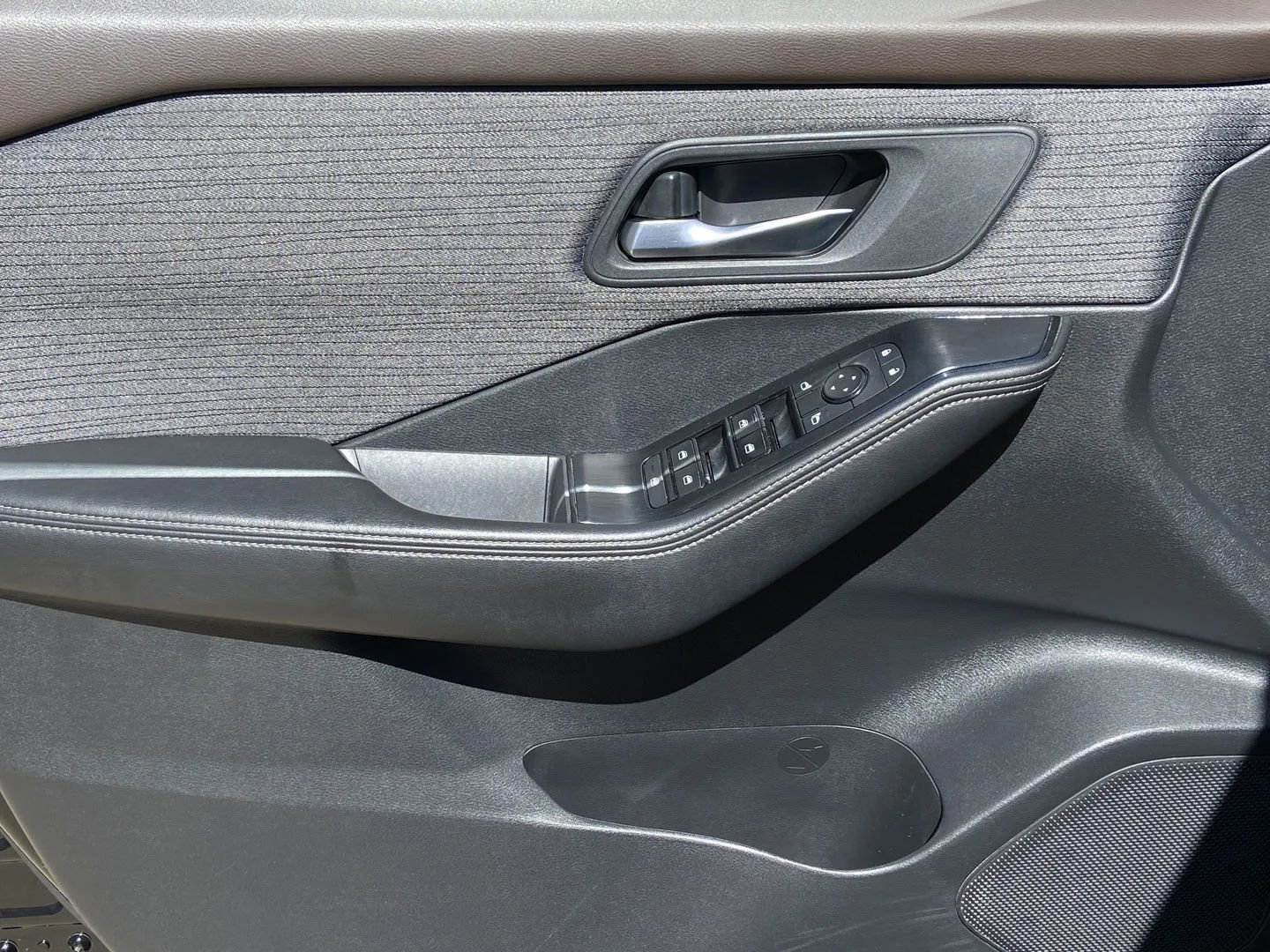 Used 2021 Nissan Rogue SV image 10