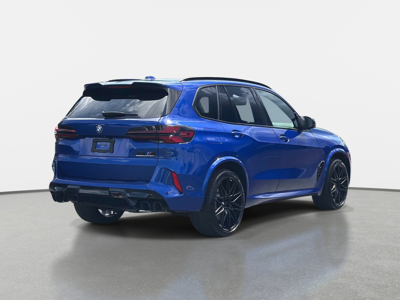 Used 2025 BMW X5 M Competition w/ Executive Package AWD/4WD image 3