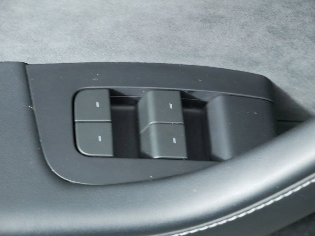 Used 2023 Tesla Model Y Long Range AWD/4WD image 21