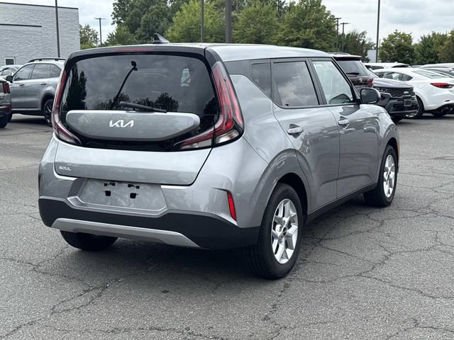Used 2025 Kia Soul LX w/ LX Technology Package FWD image 2