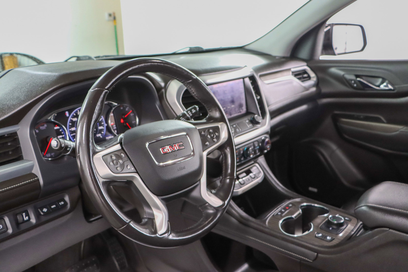 Used 2022 GMC Acadia SLT w/ Technology Package FWD image 23
