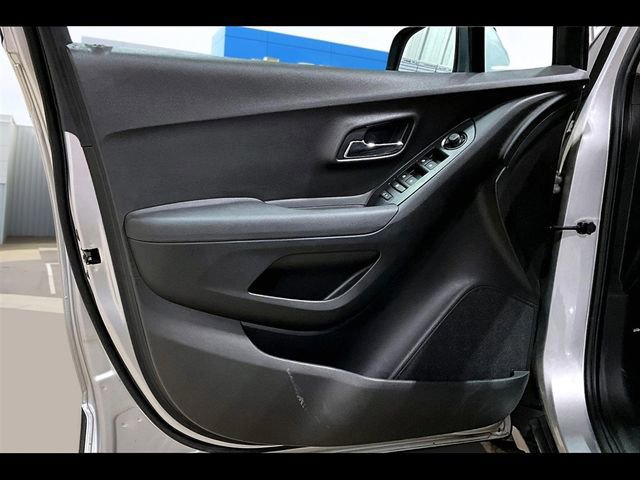 Used 2016 Chevrolet Trax LT w/ LT Convenience Package image 18